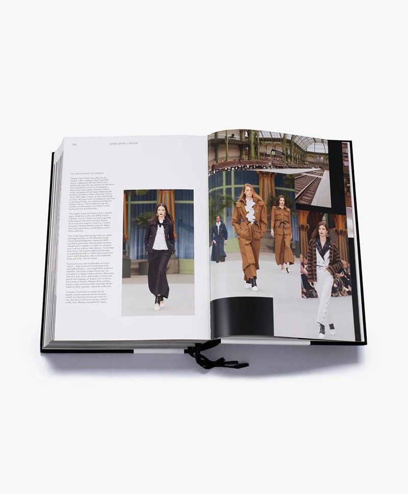 Chanel Catwalk book  GIFTSETTER