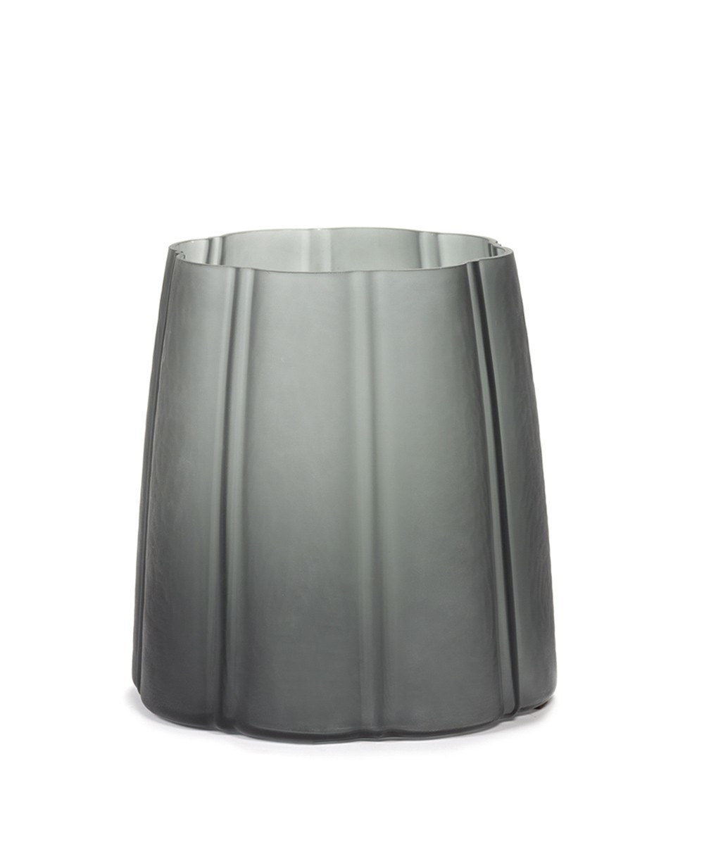Hier abgebildet ist Vase Shapes dunkelgrau von  Antonio Sciortino mit Serax - RAUM concept store