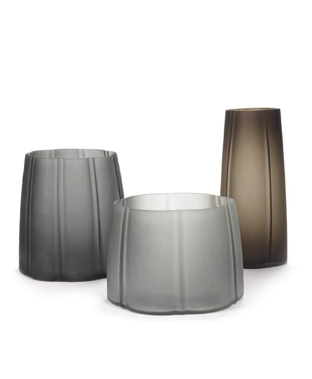 Hier abgebildet sind alle Varianten von Vase Shapes von  Antonio Sciortino mit Serax - RAUM concept store