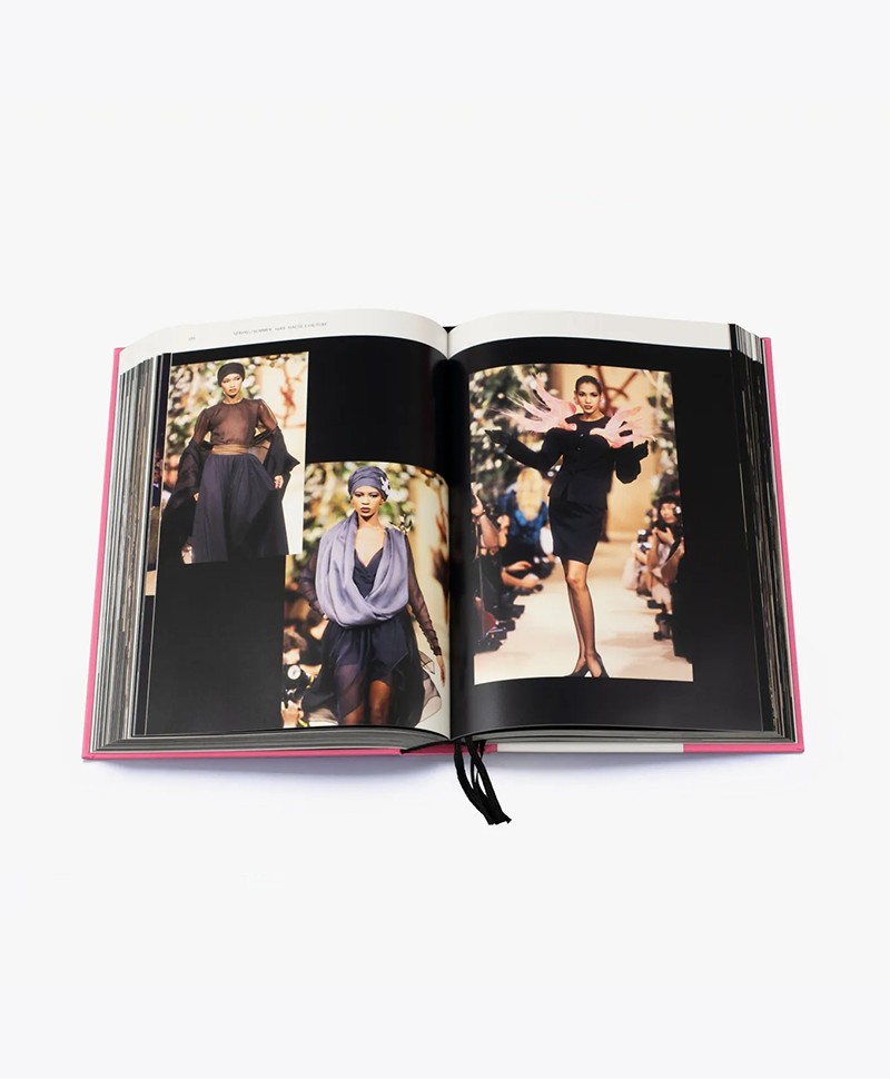 Hier sehen Sie ein Bild von dem Buch Yves Saint Laurent von Thames & Hudson - RAUM concept store