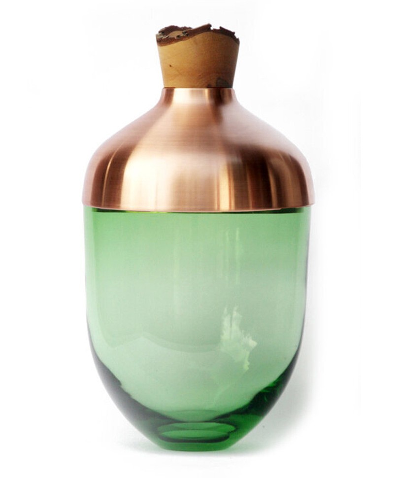 Dieses Produktbild zeigt die Glasvase India large in Jade von Utopia & Utility im RAUM concept store.