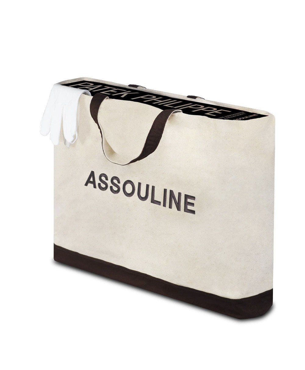 Tasche der Ultimate Collection von Assouline, Bildband „Patek Philippe: The Impossible Collection“ im RAUM concept store 