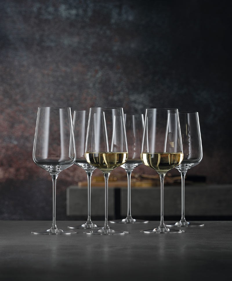 Moodbild der Weißweingläser von Spiegelau im RAUM concept store