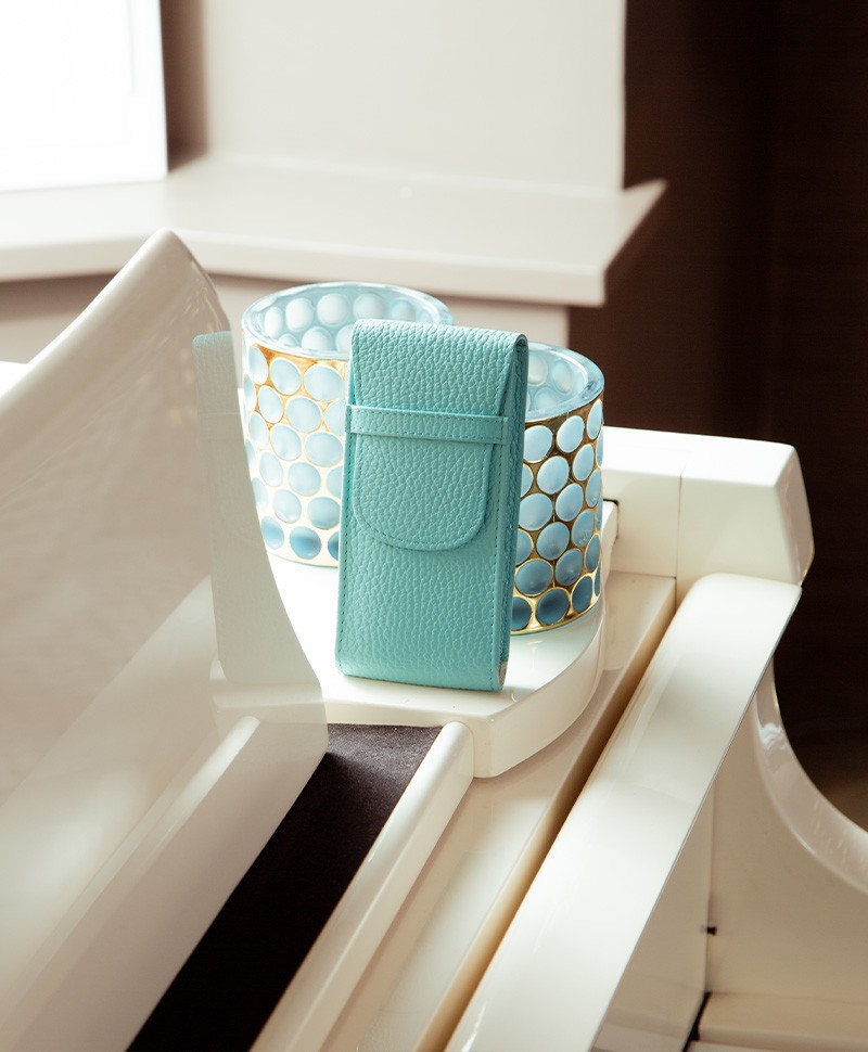 Hier sehen Sie ein Produktbild von dem Portobello Watch Pouch in blue  D403 von Rapport London - RAUM concept store