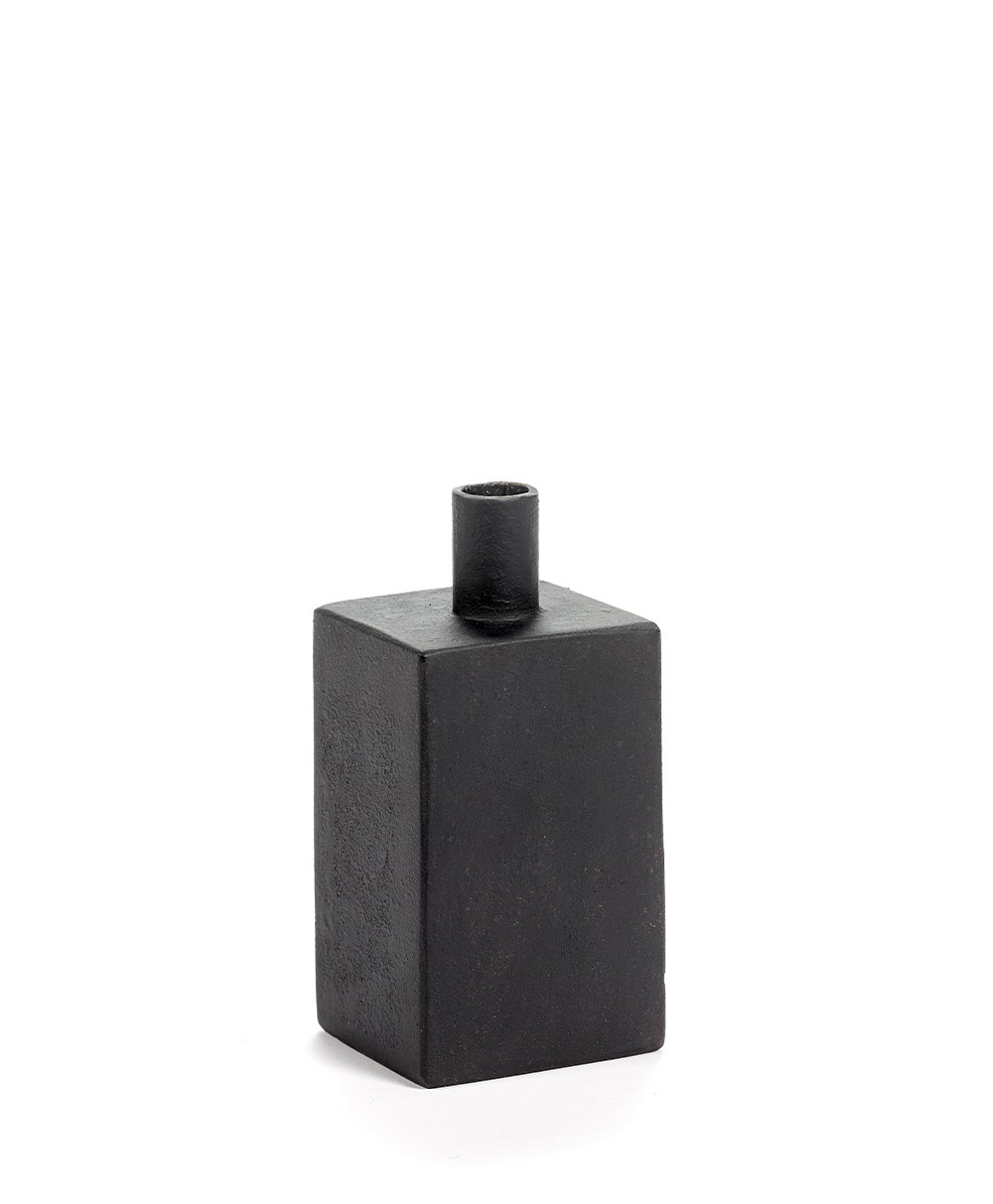 Hier abgebildet ist Vase Black Moro S von Antonio Sciortino mit Serax - RAUM concept store