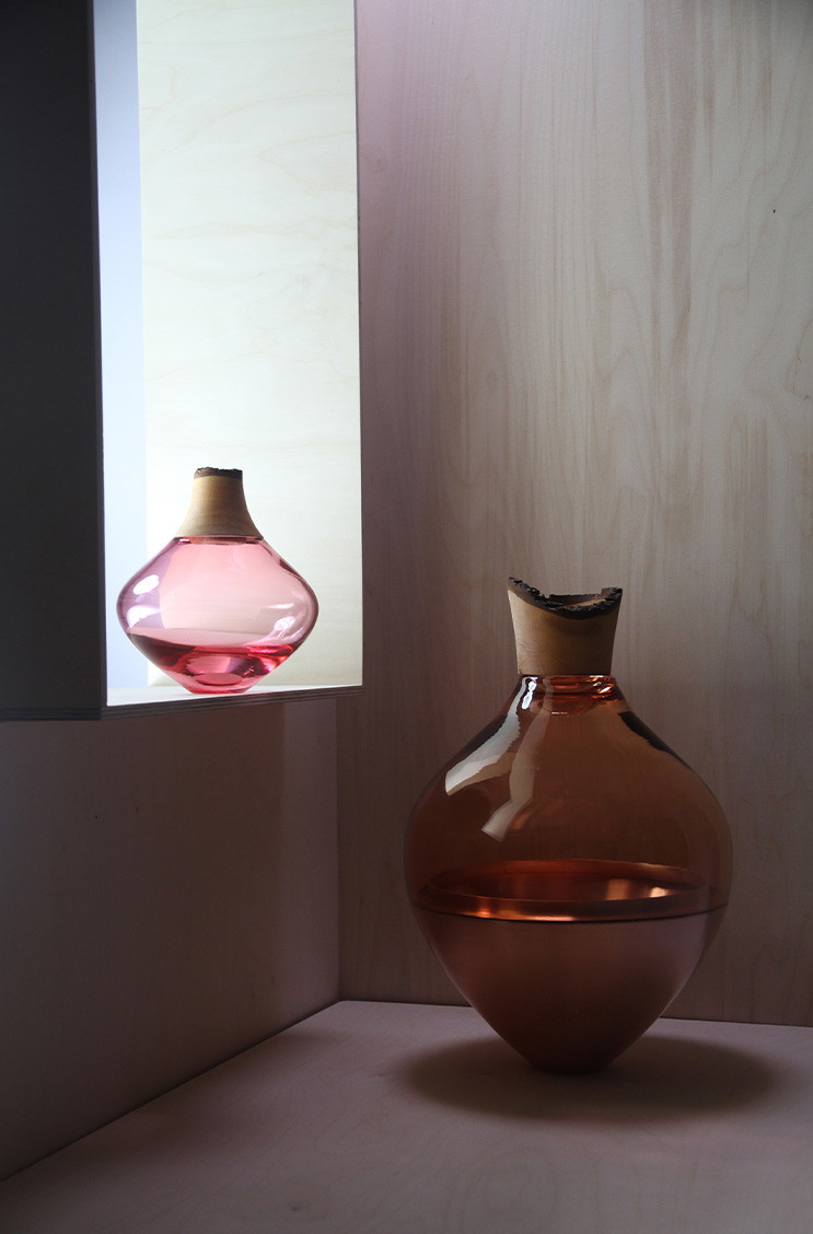 Hier sehen Sie ein Moodbild der Vasen von Utopia&Utility – im Onlineshop RAUM concept store Hier sehen Sie ein Moodbild der Vasen von Utopia&Utility – im Onlineshop RAUM concept store