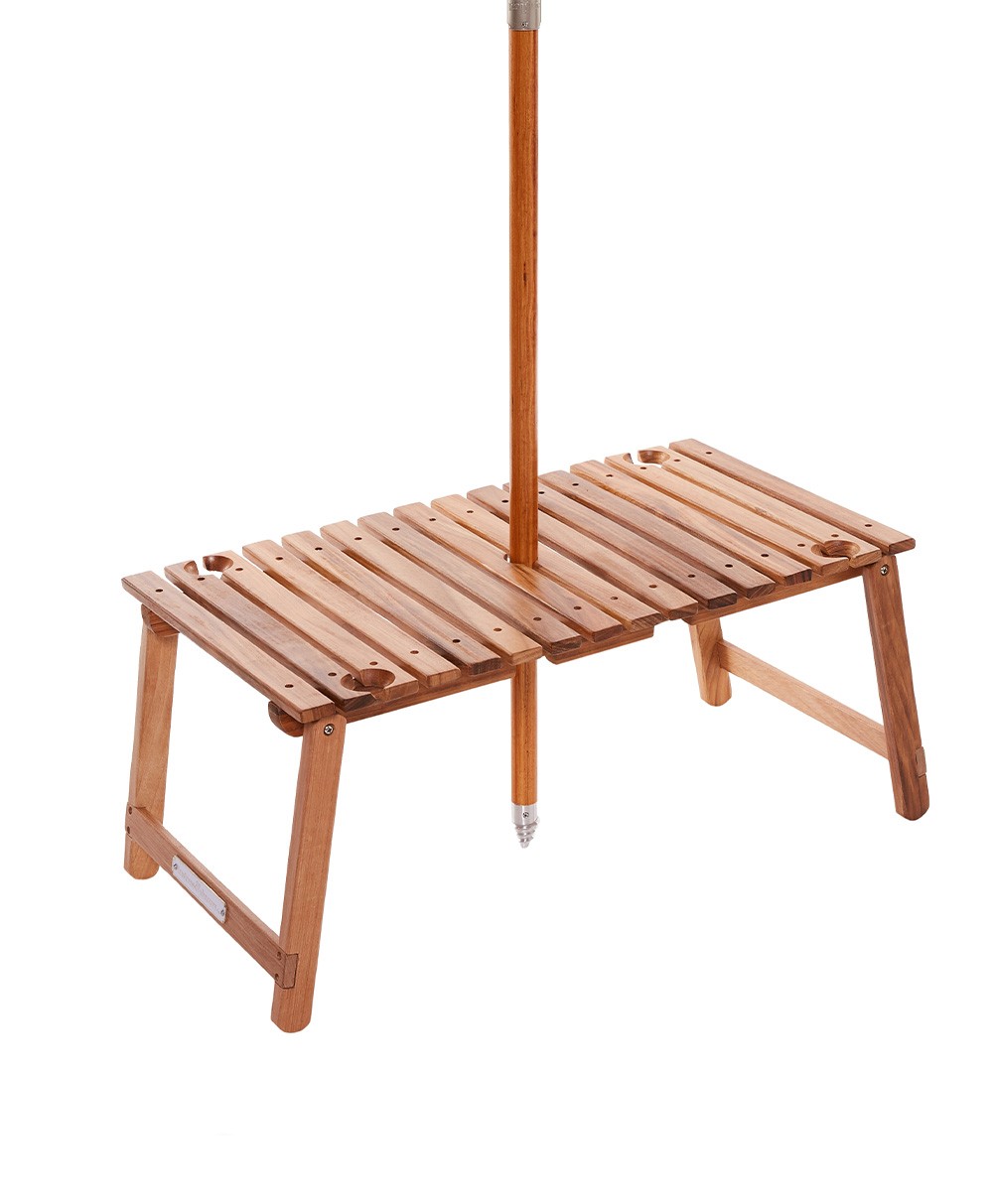 Hier abgebildet ist ein Moodbild des Picknick Tables  von Business & Pleasure Co. – im RAUM concept store