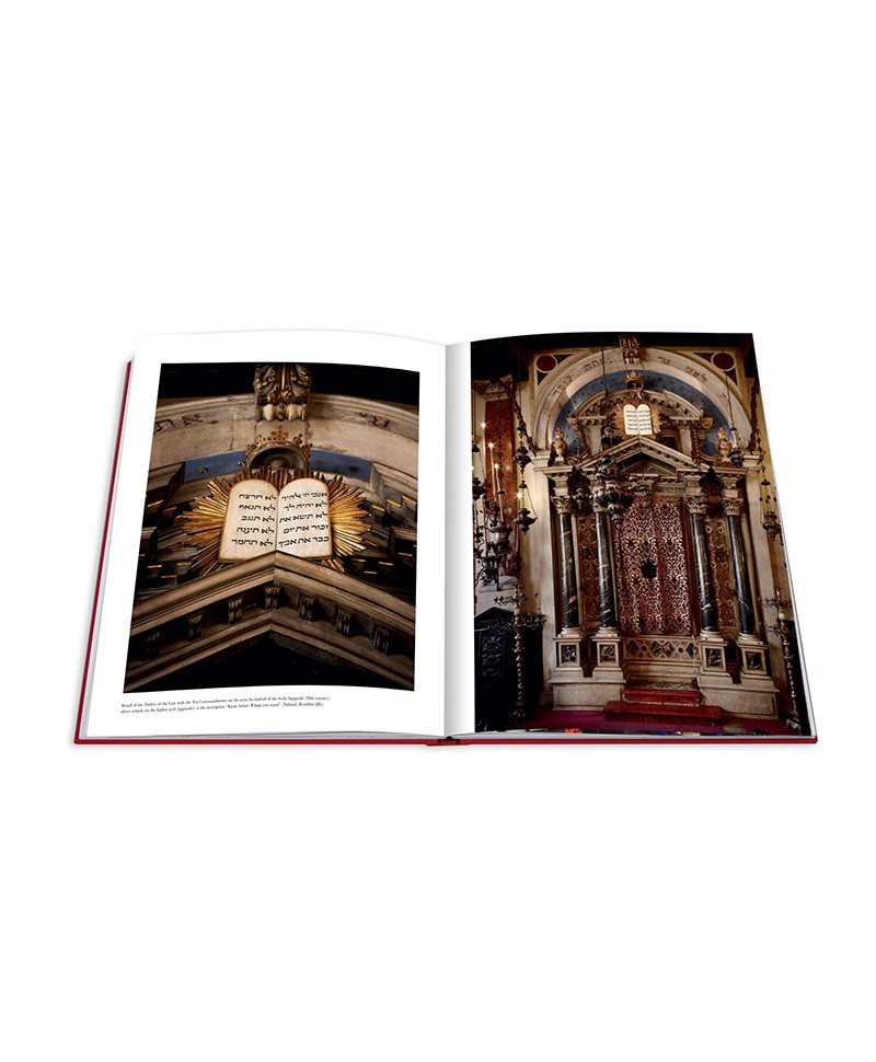 Hier sehen Sie die Innenansicht vom Bildband Venice Synagogues von Assouline im RAUM concept store