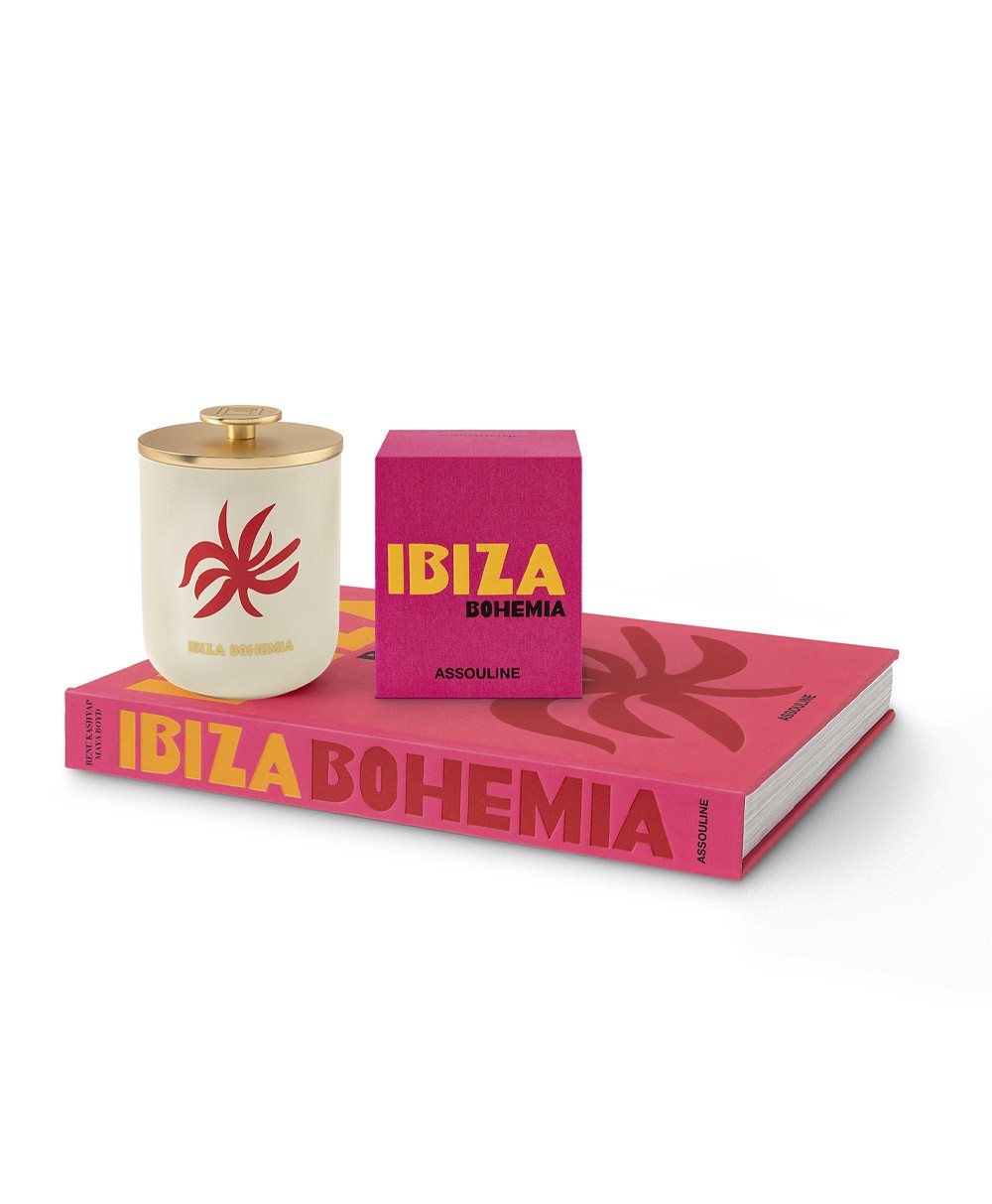 Dieses Bild zeigt das Produktbild der Travel from Home Candle Ibiza Bohemia von Assouline im RAUM concept store
