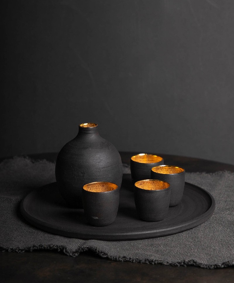 Sake Set Keramik schwarz Glasur pink Pfingstrosen und Vögel