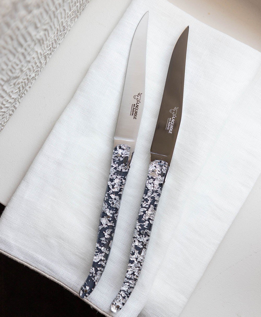 Hier abgebildet ist das Steakmesser-Set Pailletten von Laguiole en Aubrac – im Onlineshop RAUm concept store