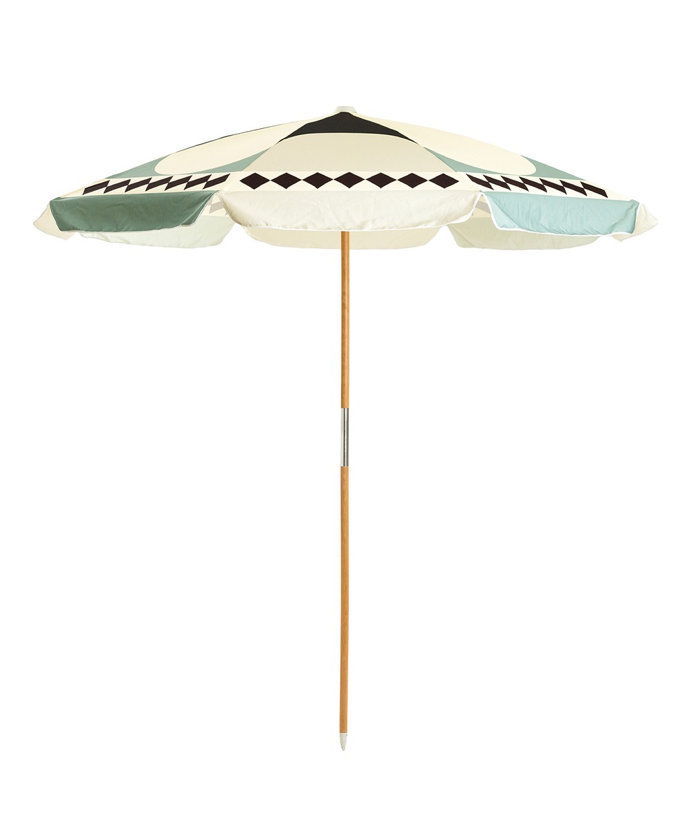 Der Sonnenschirm Amalfi Beach Umbrella  im Diamond Design aus der 2023 Sommer Kollektion von Business&Pleasure im RAUM concept store.