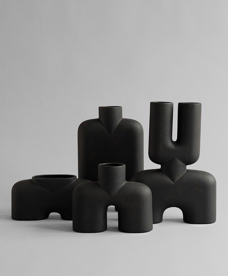 Hier abgebildet ist die Cobra Vase Fat Medio von 101 Copenhagen – im Onlineshop RAUM concept store