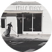 Altes schwarz-weiß Foto des Italo Disco