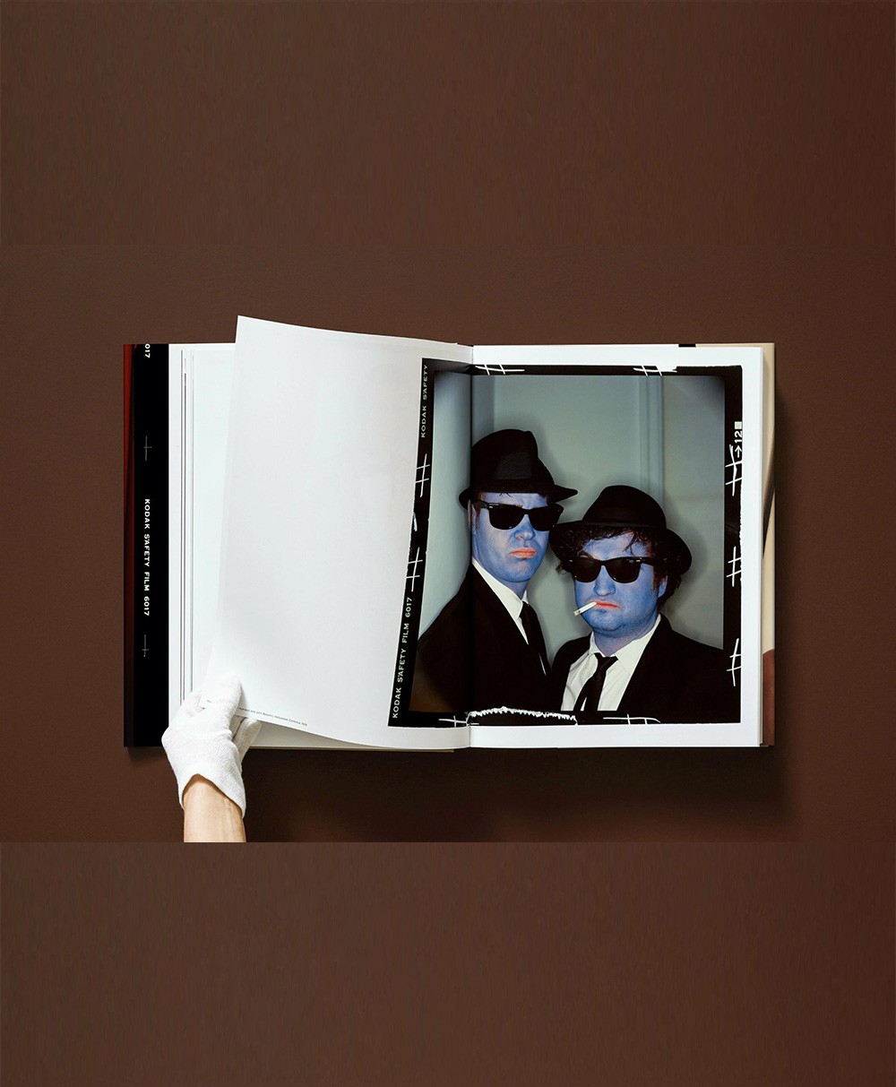 Hier abgebildet ein Bild zu dem Bildband von Annie Leibovitz - Taschen Verlag - RAUM concept store
