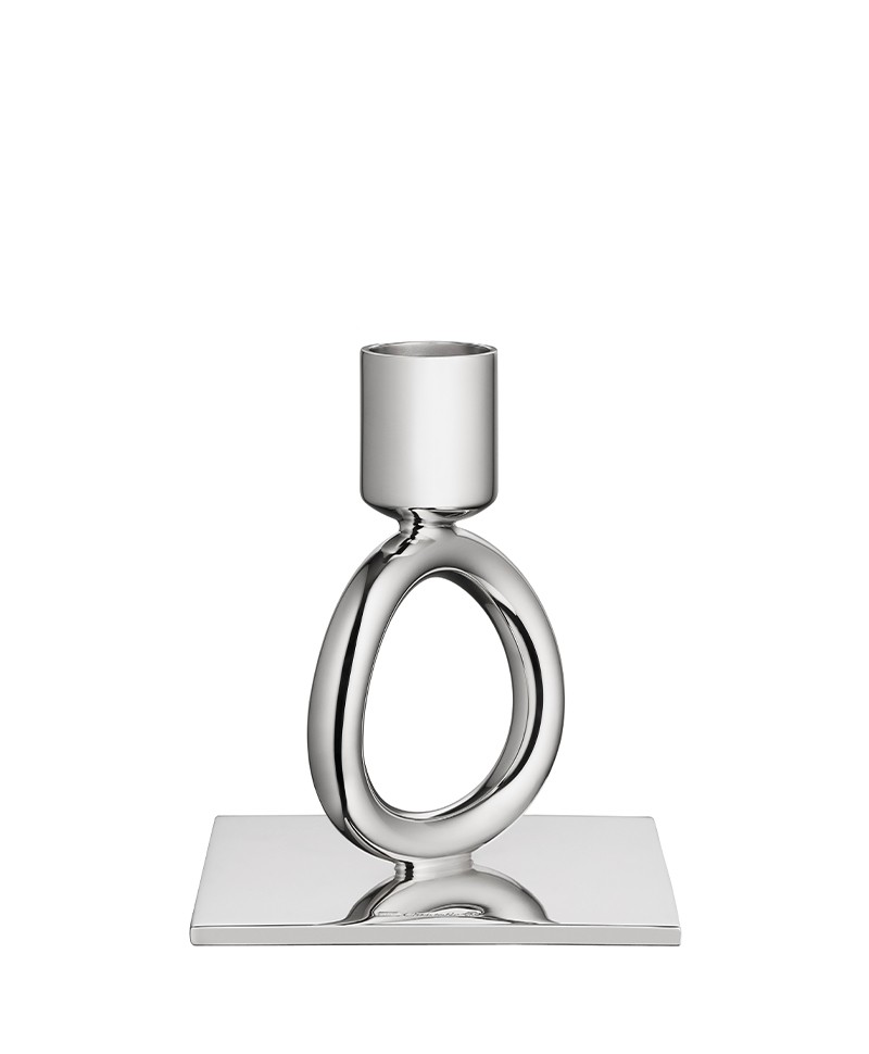 Hier abgebildet ist der Kerzenhalter Vertigo von Christofle – im Onlineshop RAUM concept store