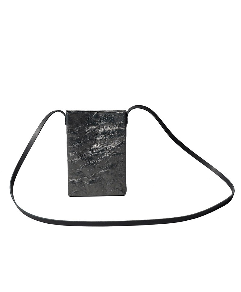 Hier sehen Sie: Bar Bag - kleine Handtasche aus Papier zinc von Papier Langackerhäusl