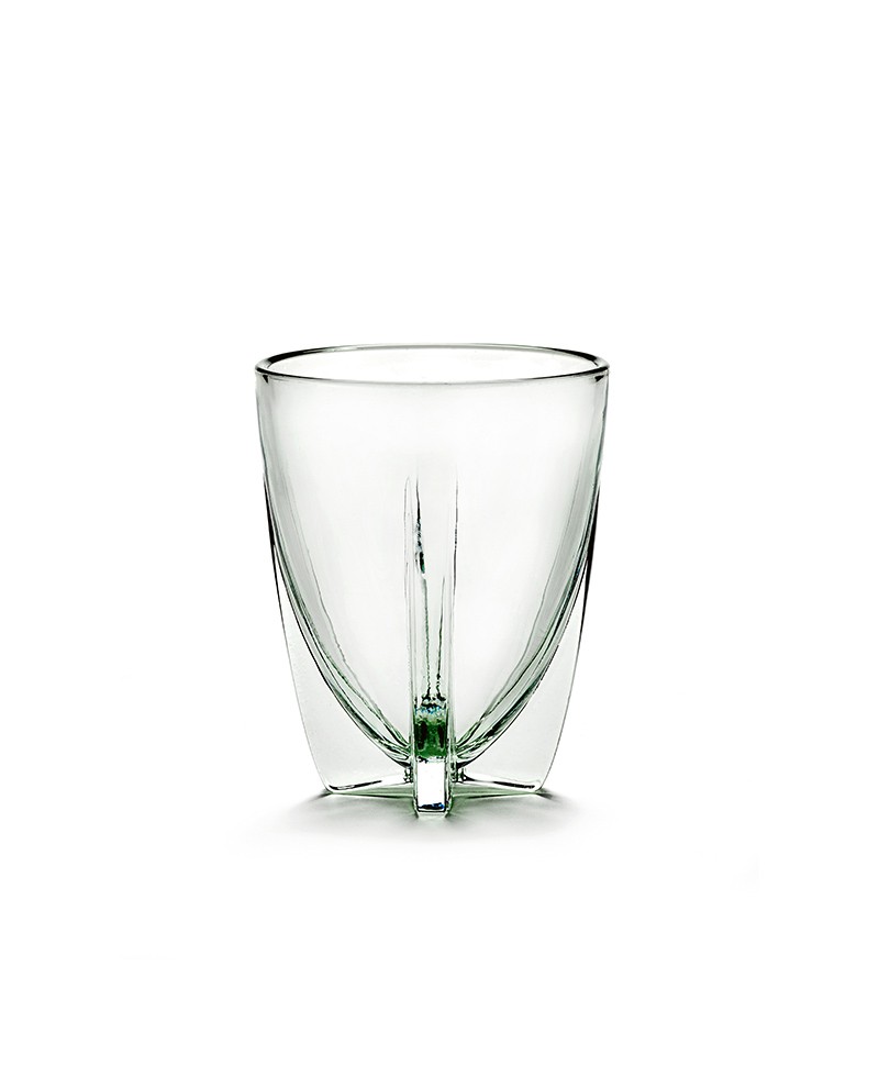 Hier sehen Sie das Universal Glas Dora Pale Green aus der Kollektion von Ann Demeulemeester von Serax im RAUM concept store.