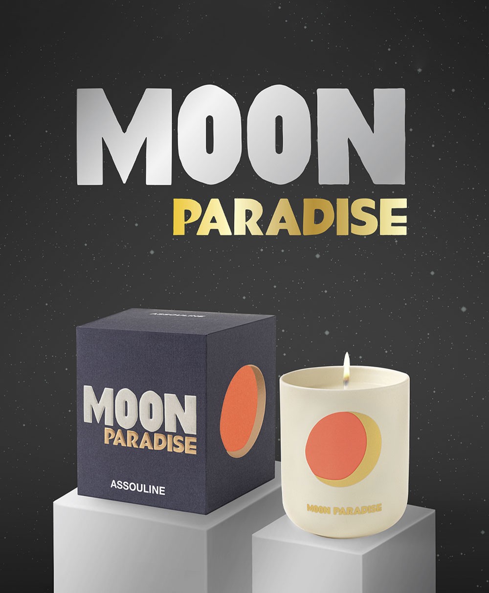 Dieses Bild zeigt das Produktbild der Travel from Home Candle  Moon Paradise von Assouline im RAUM concept store