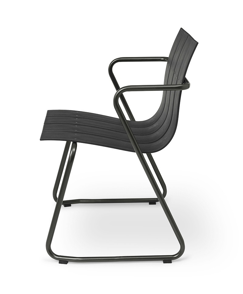 Hier sehen Sie: Ocean Chair - Stuhl aus recyceltem Fischernetz%byManufacturer%