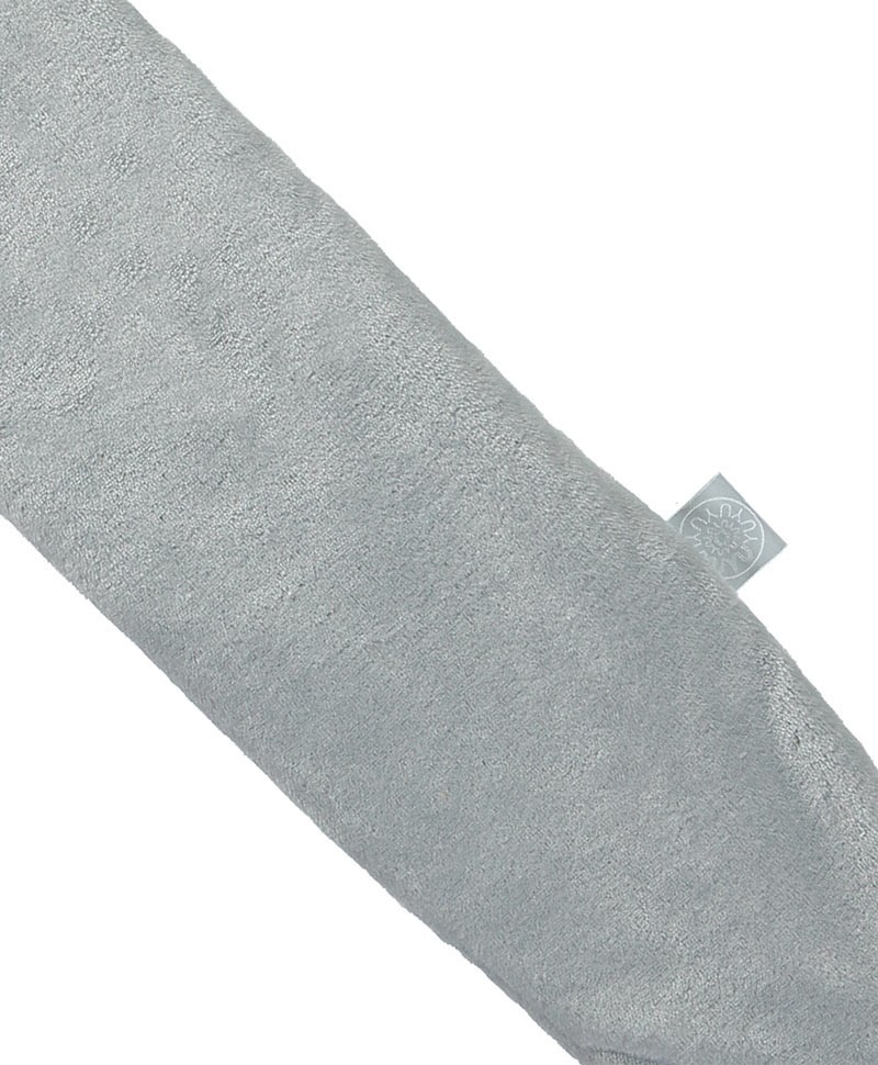 Dieses Produktbild zeigt die Wärmflasche Luxury Fleece grey von Yuyu im RAUM concept store.