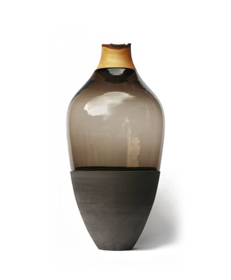 Hier sehen Sie ein Produktfoto der Vase TSV 5 in Grey von Utopia & Utility at RAUM concept store