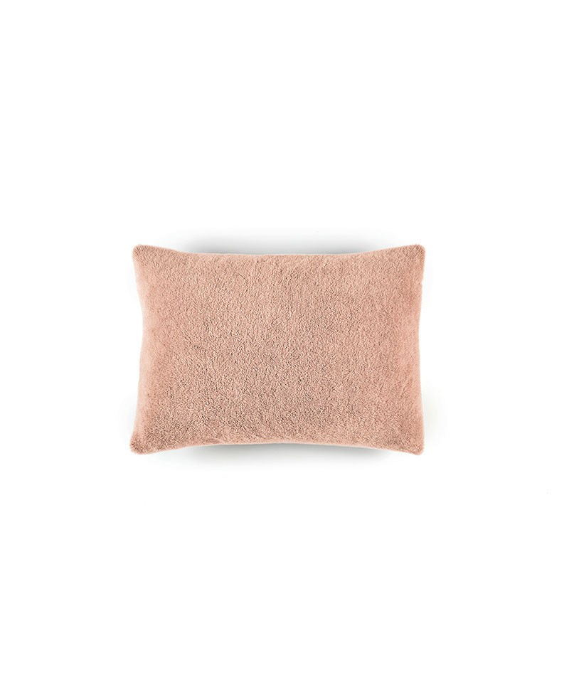 Das Produktbild zeigt das große Wollsamt-Kissen Wool Plush in der Farbe Rose Poudre von Élitis im RAUM concept store